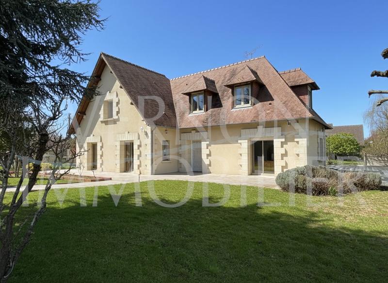 Maison - 225 m² - 7 pièces