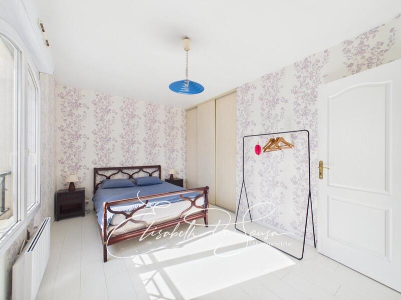 Maison - 220 m² - 6 pièces