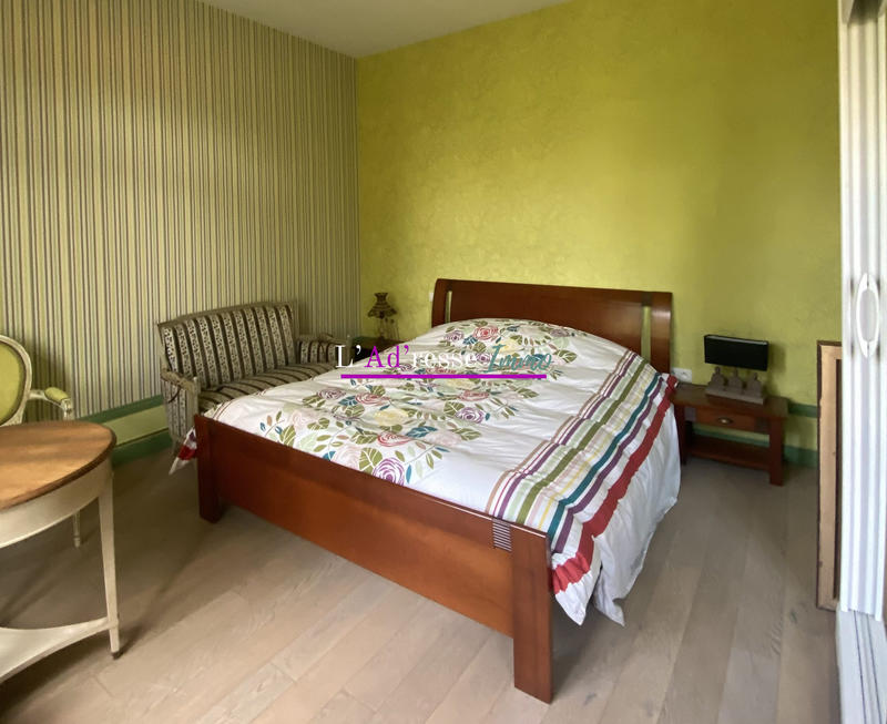 Maison - 241 m² - 10 pièces