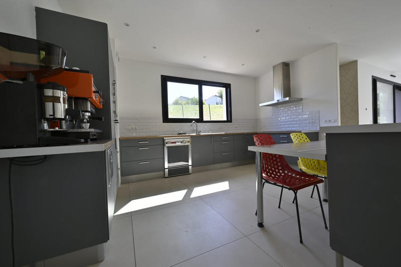 Maison - 202 m² - 5 pièces