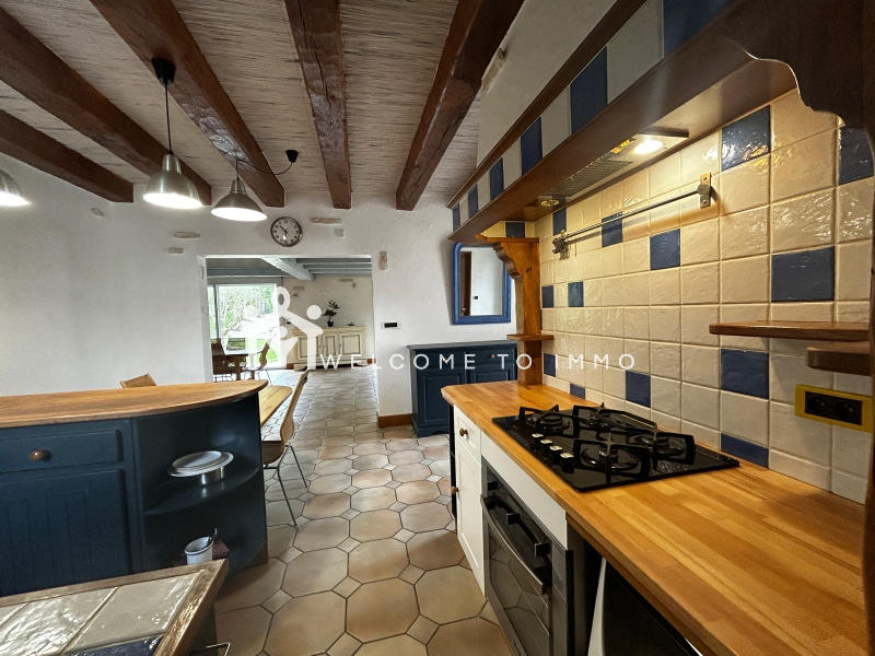 Maison - 210 m² - 7 pièces