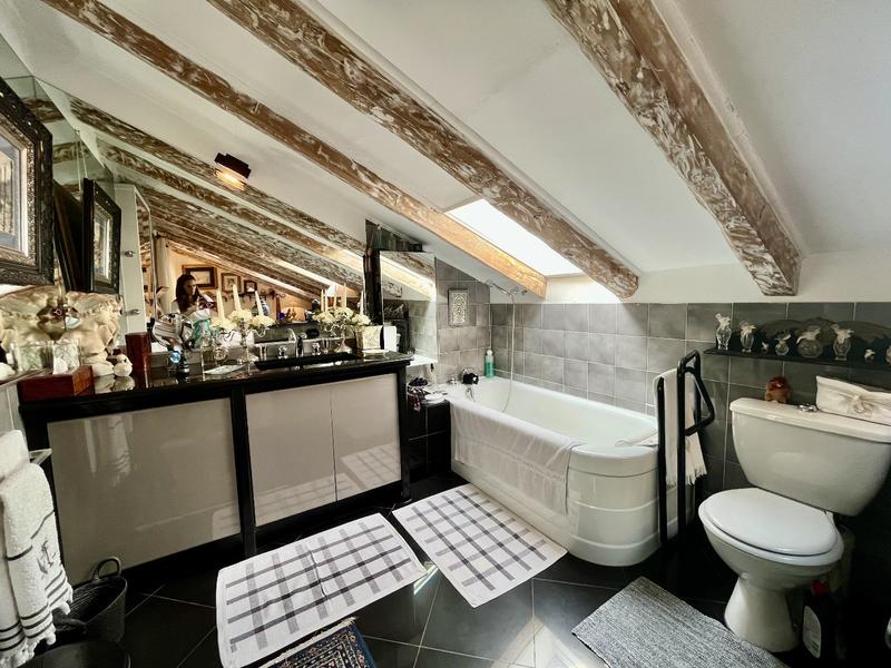 Appartement - 122 m² - 3 pièces