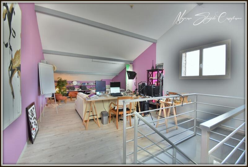 Maison - 330 m² - 7 pièces
