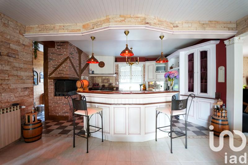 Maison - 201 m² - 10 pièces