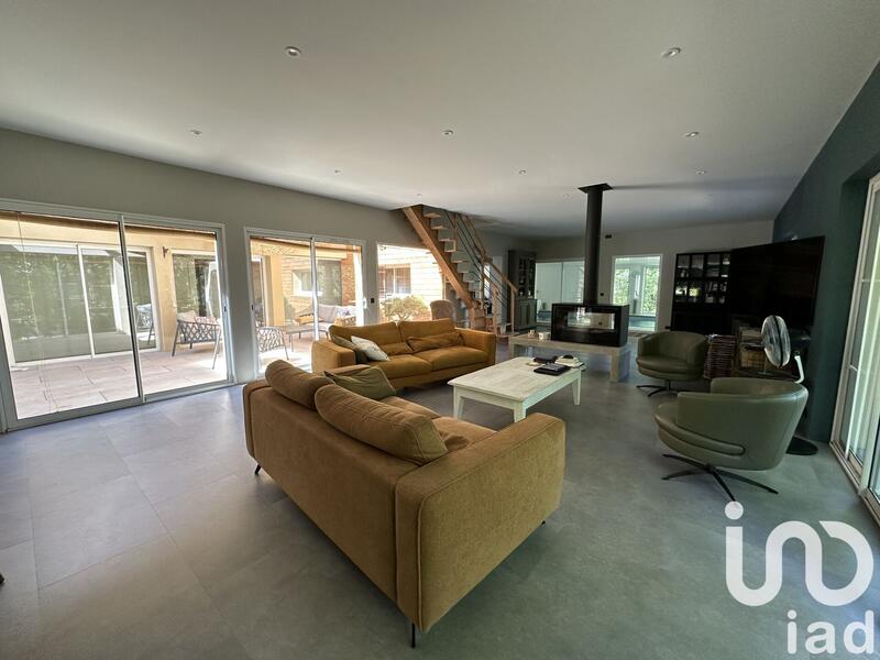 Maison - 320 m² - 8 pièces