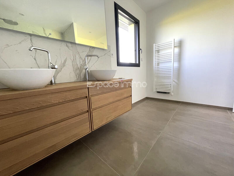 Maison - 274 m² - 7 pièces