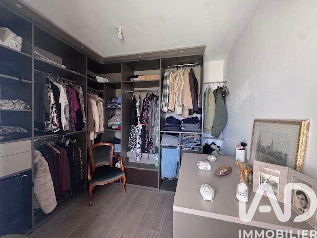 Maison - 219 m² - 6 pièces