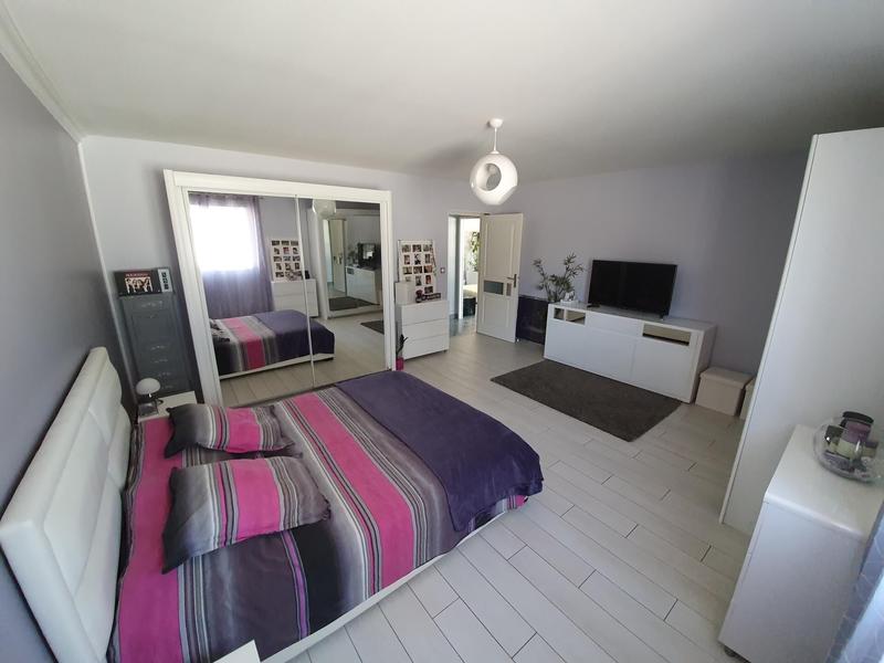 Maison - 251 m² - 4 pièces