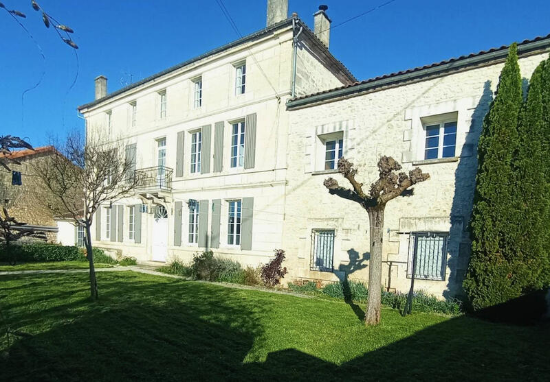 Maison - 286 m² - 10 pièces