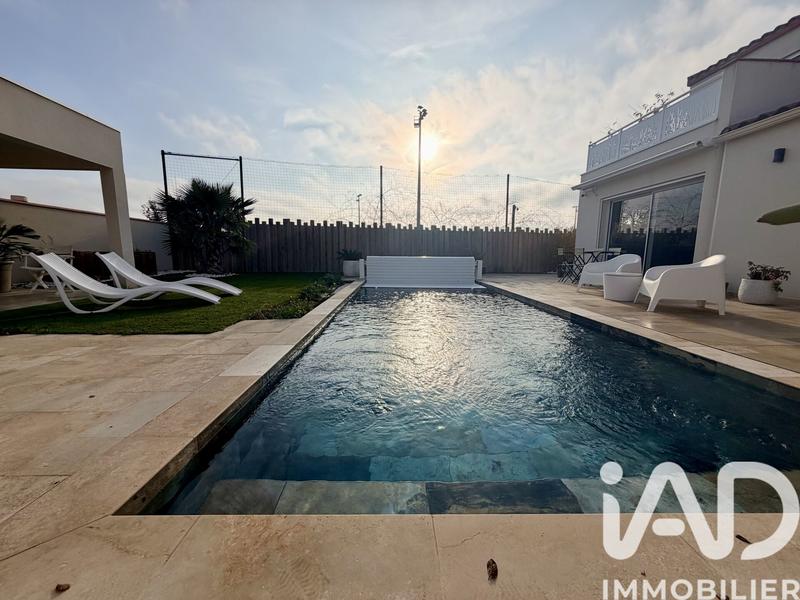 Maison - 246 m² - 9 pièces