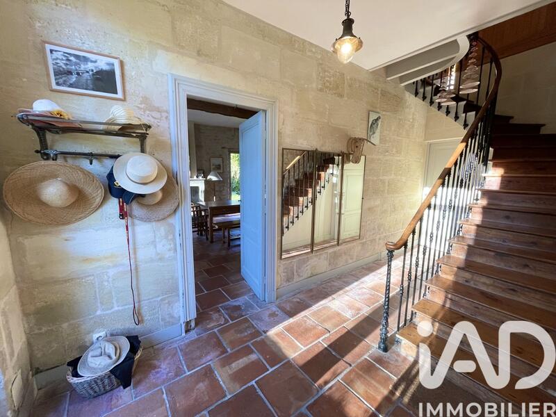 Maison - 471 m² - 13 pièces