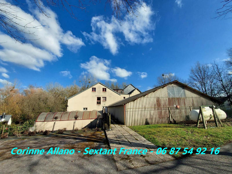 Maison - 1 528 m² - 40 pièces