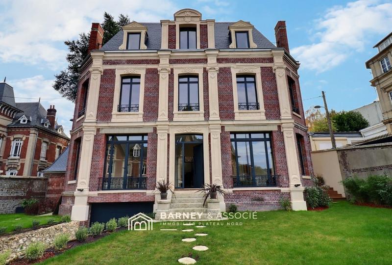 Maison - 180 m² - 7 pièces
