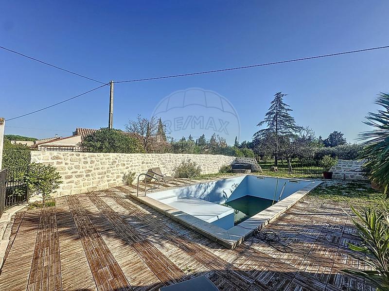 Mas - 300 m² - 12 pièces