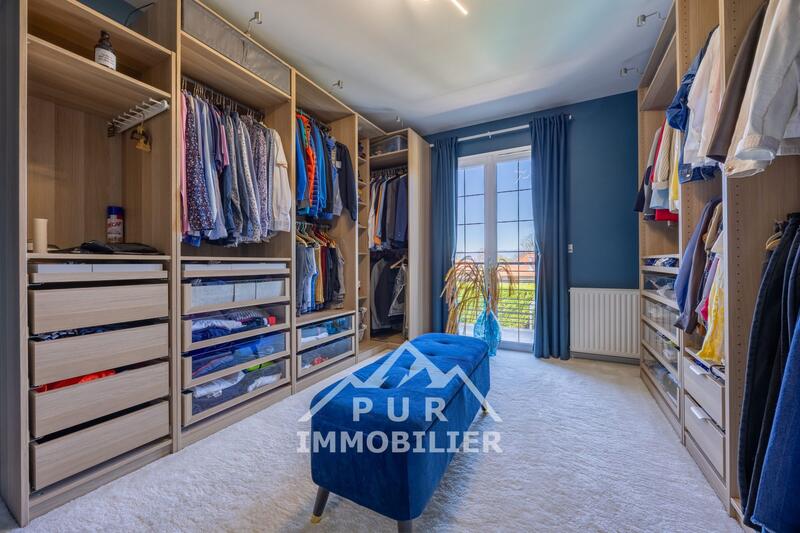 Maison - 250 m² - 8 pièces