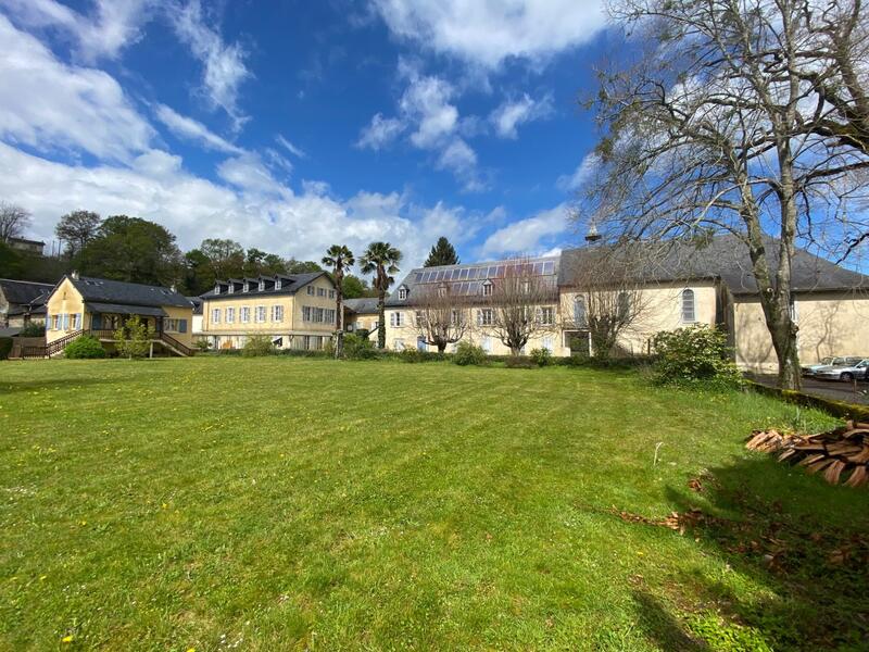 Maison ancienne - 400 m² - 10 pièces