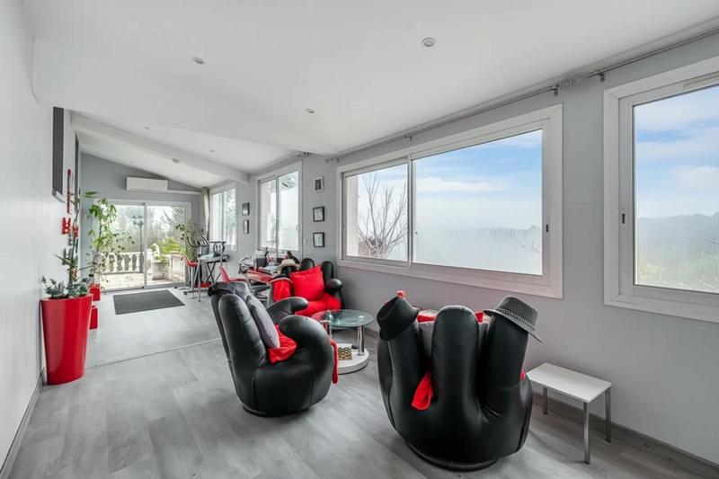 Villa - 169 m² - 6 pièces