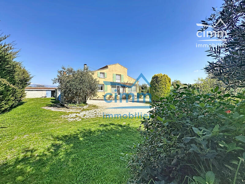 Maison traditionnelle - 188 m² - 7 pièces