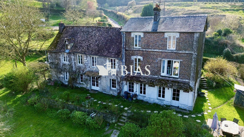 Maison - 246 m² - 9 pièces