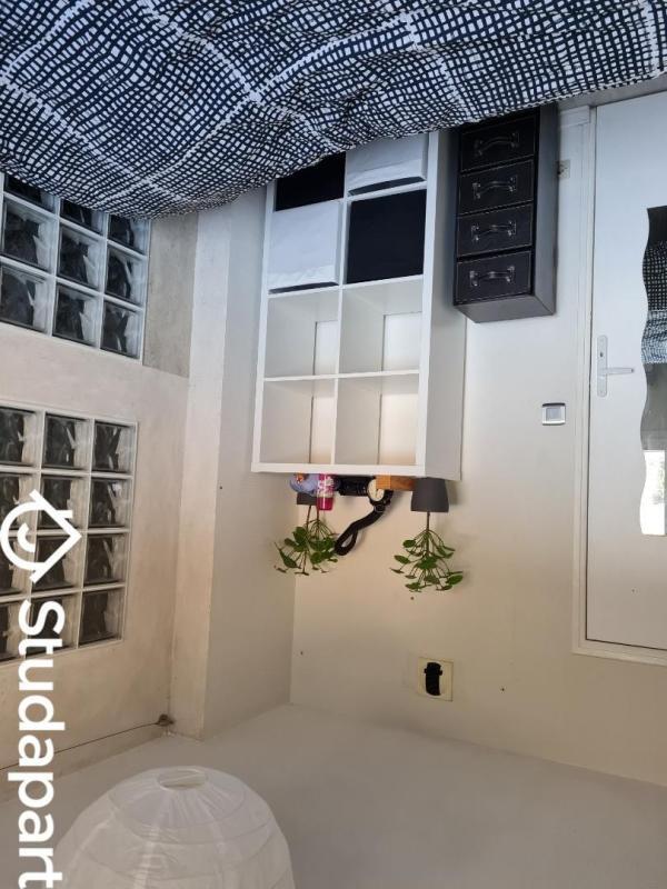 Chambre - 9 m² - 1 pièce