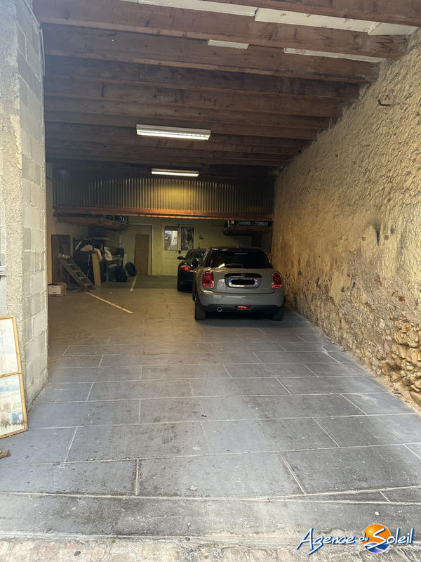 Parking / Garage - 75 m²