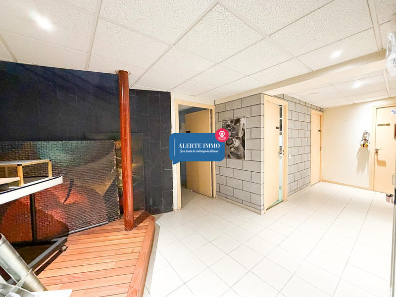 Local d'activités - 219 m² - 10 pièces