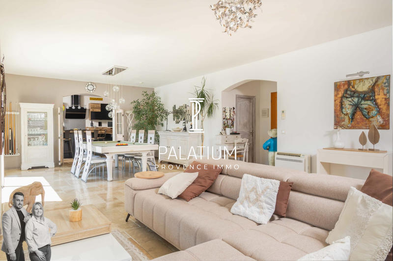 Maison - 207 m² - 9 pièces