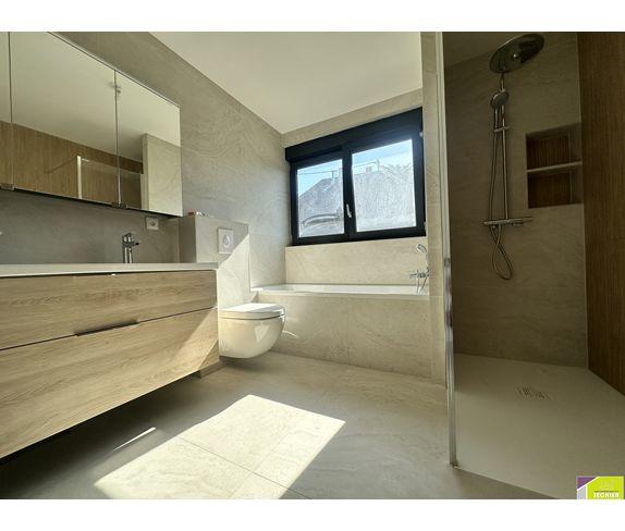 Appartement - 100 m² - 4 pièces