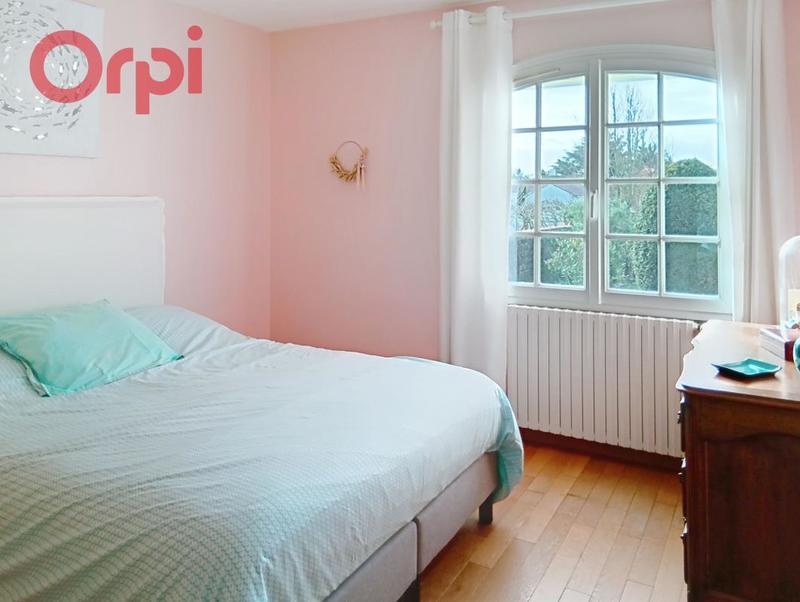 Propriété - 227 m² - 6 pièces