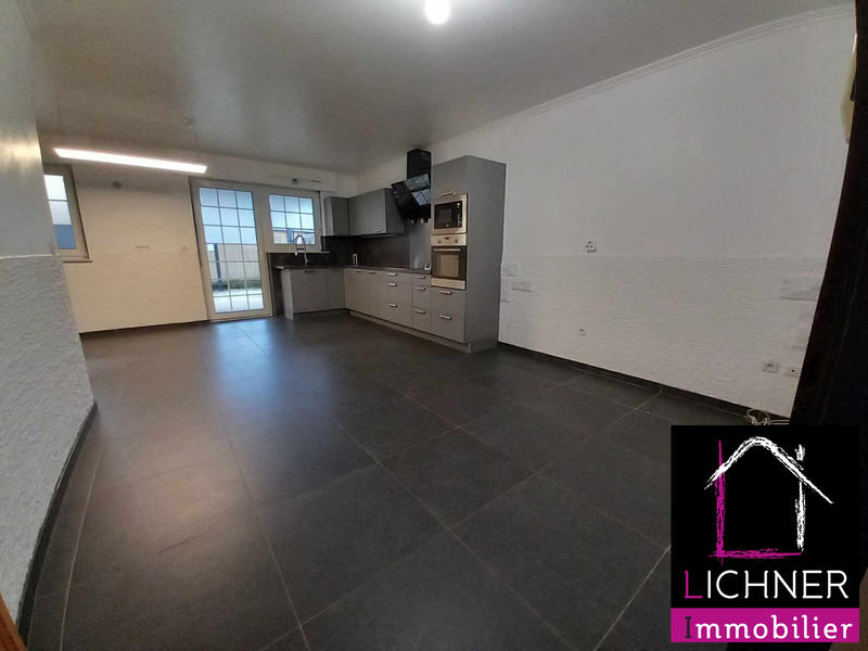 Maison - 220 m² - 8 pièces