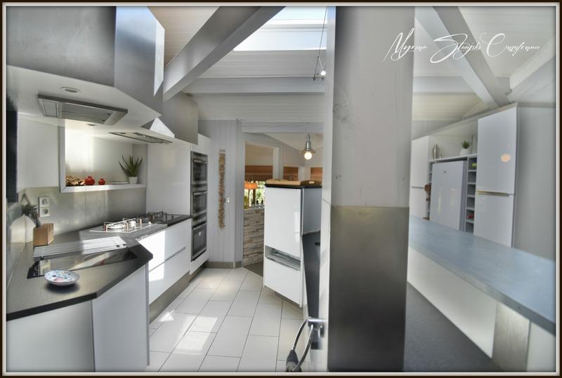 Maison - 227 m² - 9 pièces