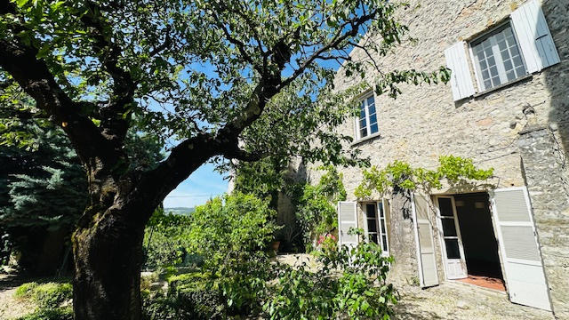 Maison - 220 m² - 8 pièces