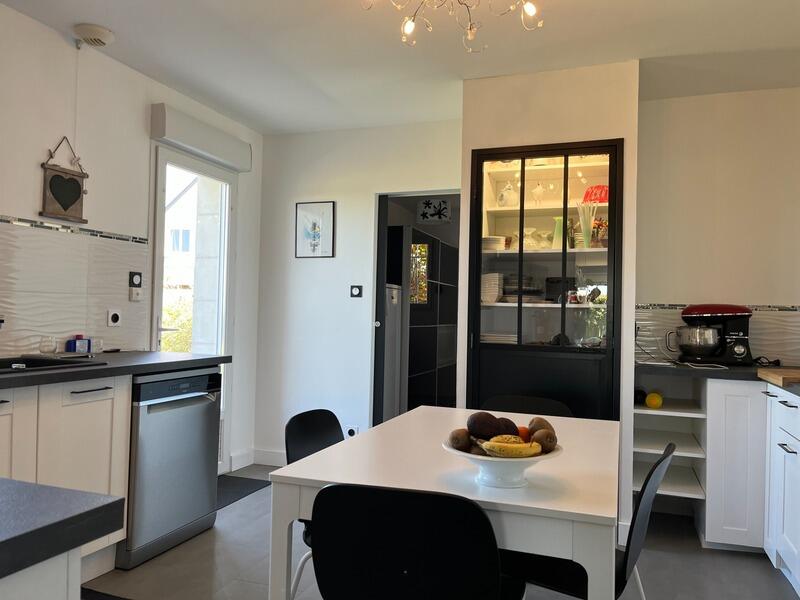 Maison - 240 m² - 8 pièces