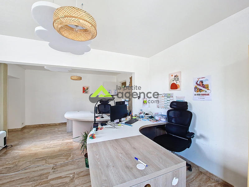 Local commercial - 240 m²