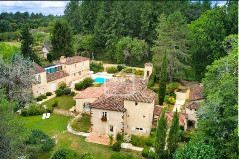 Propriété - 287 m² - 12 pièces