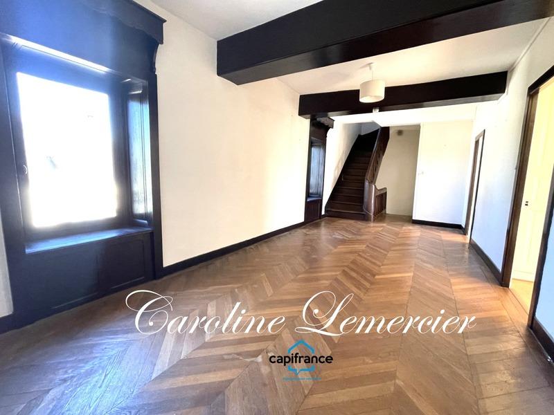 Maison - 245 m² - 8 pièces