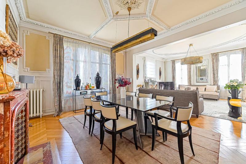 Maison - 350 m² - 8 pièces