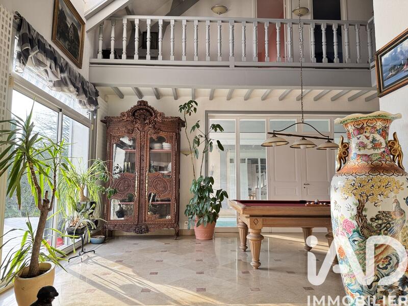 Maison - 400 m² - 10 pièces