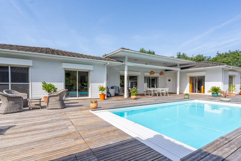 Maison - 215 m² - 7 pièces