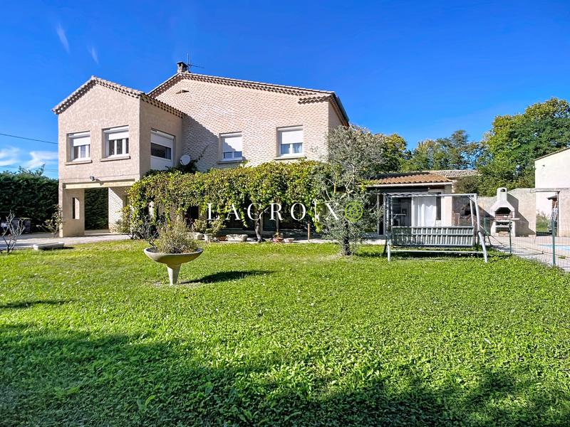 Maison - 220 m² - 8 pièces