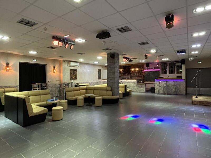 Local commercial - 438 m² - 5 pièces