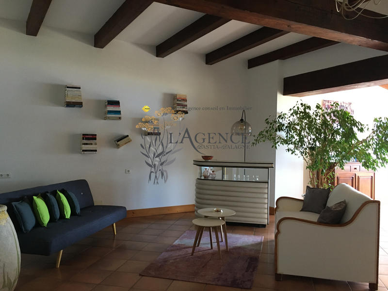 Maison - 271 m² - 9 pièces