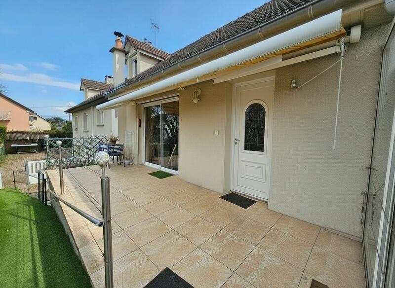 Maison - 215 m² - 10 pièces