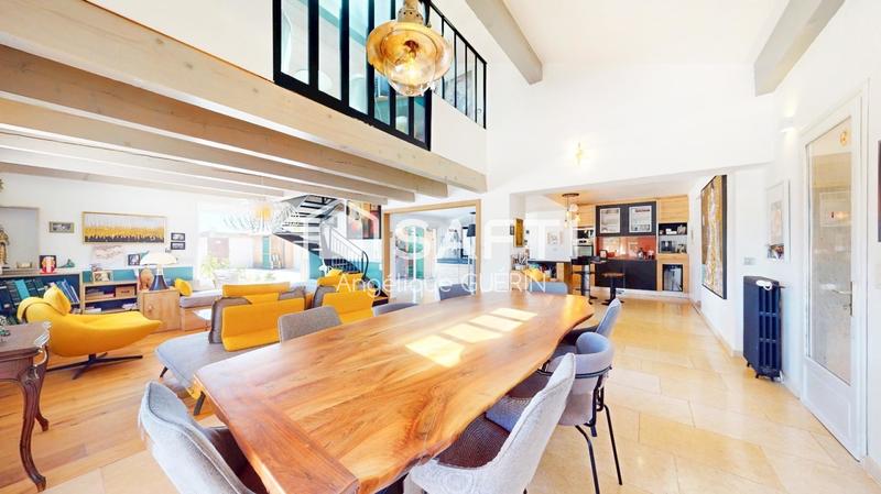 Maison - 318 m² - 9 pièces