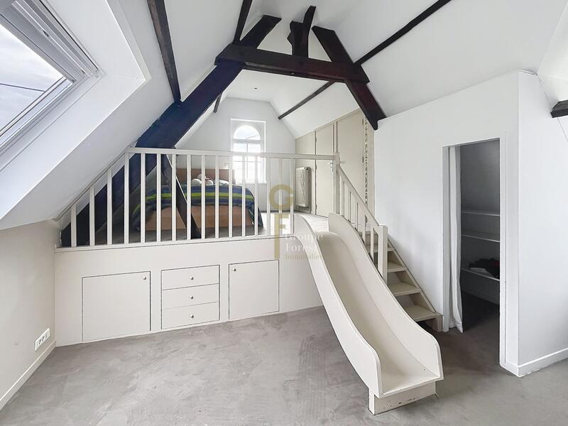 Maison - 307 m² - 9 pièces