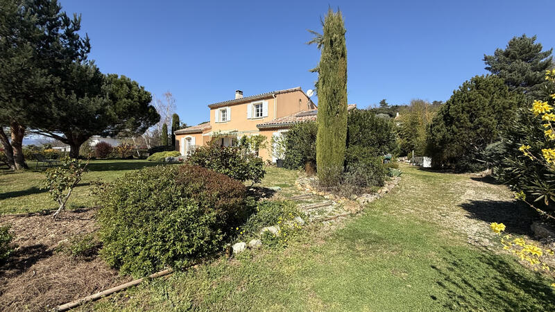 Maison - 196 m² - 8 pièces