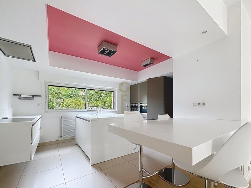 Maison - 248 m² - 8 pièces