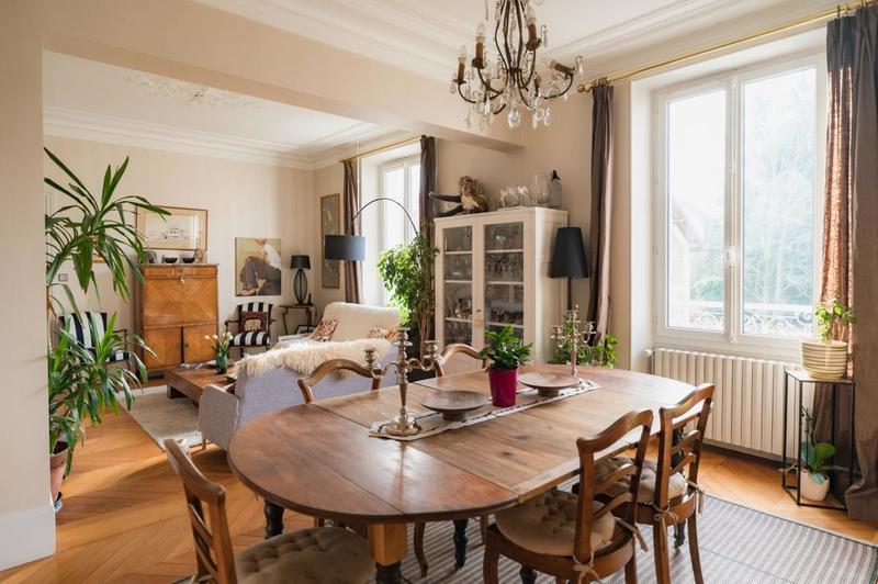 Maison - 300 m² - 12 pièces